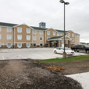 Cobblestone Hotel & Suites - Devils Lake